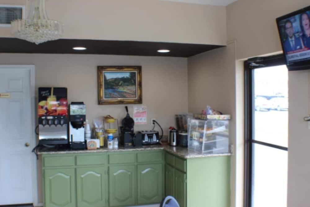 LoneStar Inn photo 11