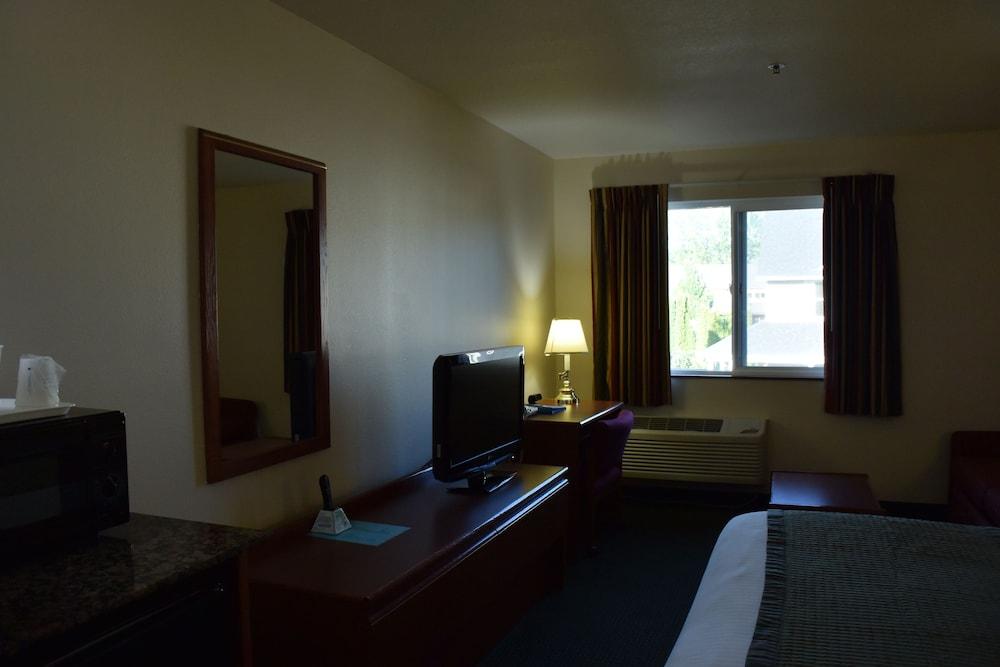 Travelodge Suites by Wyndham Newberg photo 39