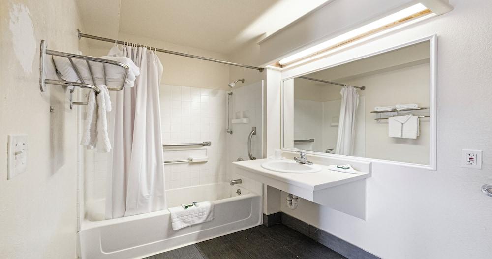 Budget Inn and Suites photo 5