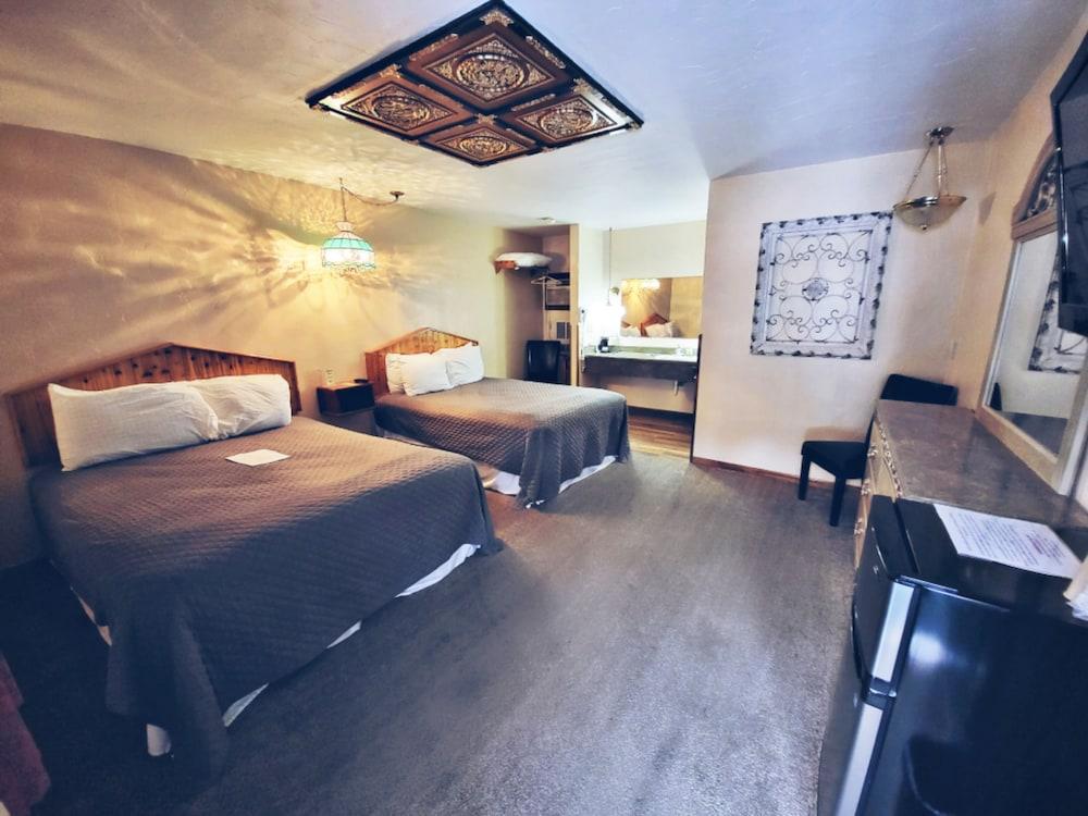 Cedar Wood Inn photo 34