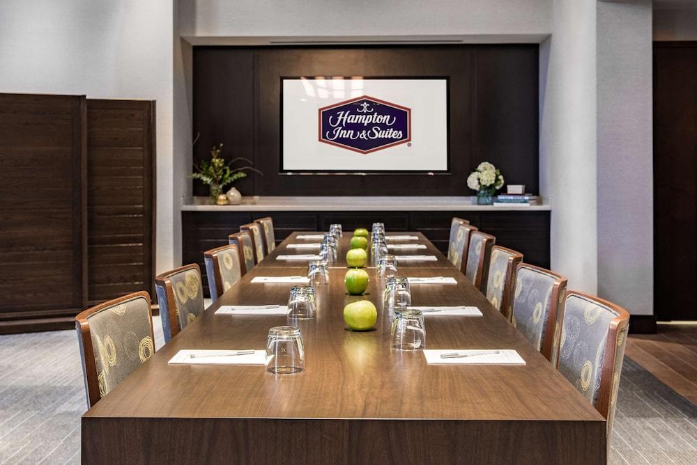 Hampton Inn & Suites Washington DC-Navy Yard photo 43