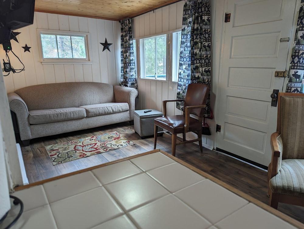 Ponderosa Pines Inn and Cabins photo 20