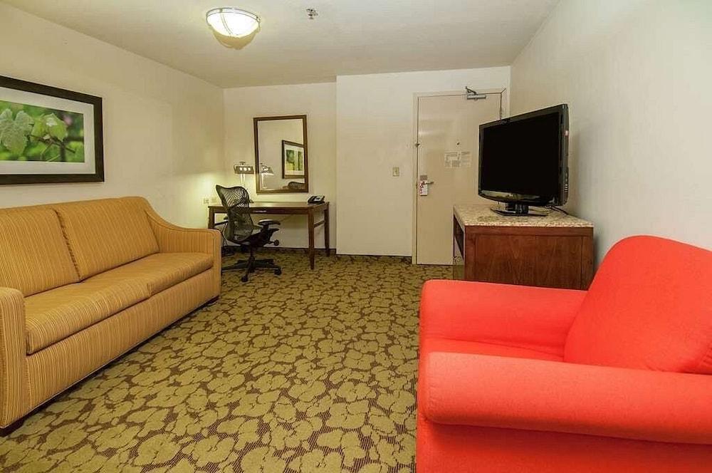 Wyndham Garden New Orleans Airport photo 11