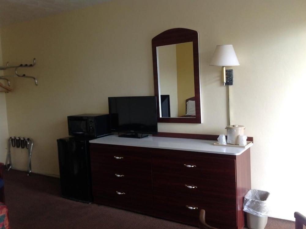 Economy Inn photo 25
