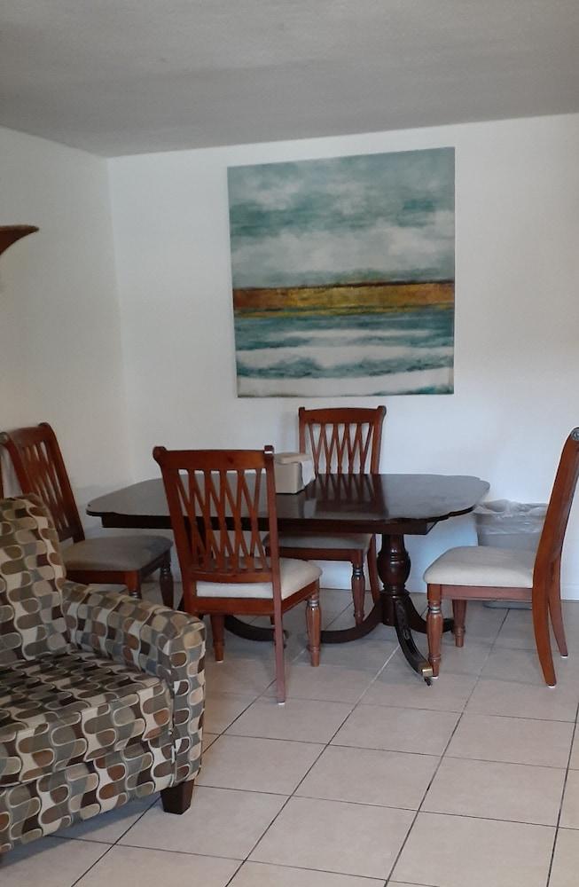 Hawaiian Inn Beach Resort photo 36