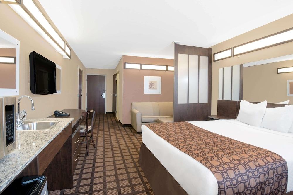 Microtel Inn & Suites by Wyndham Sidney photo 4
