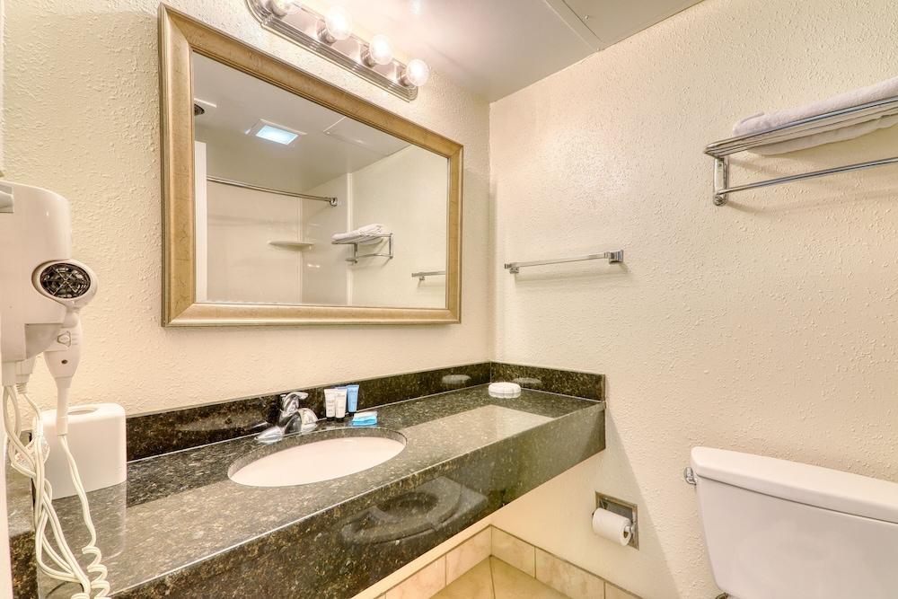 Blockade Runner Motor Inn photo 10