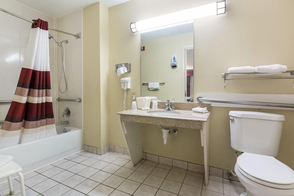 Red Roof Inn Conroe North - Willis photo 22
