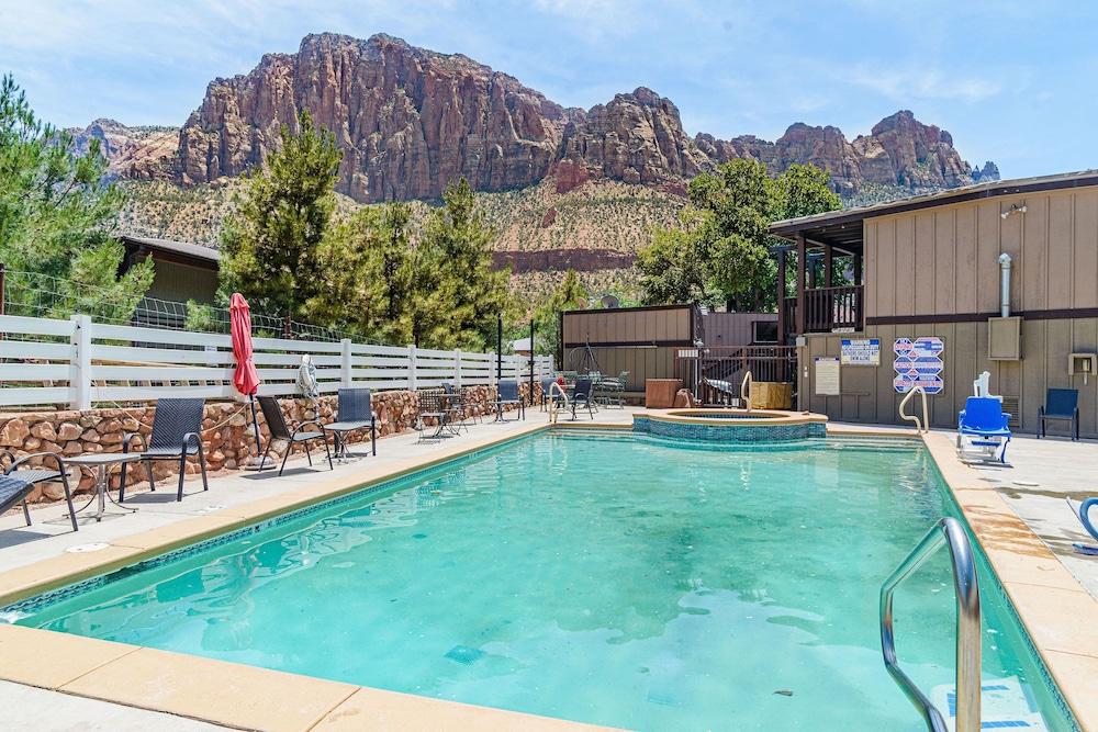 Petty Ranch Inn photo 44