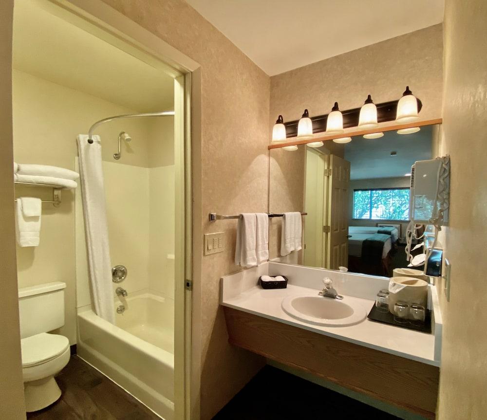 Cousins Country Inn photo 58