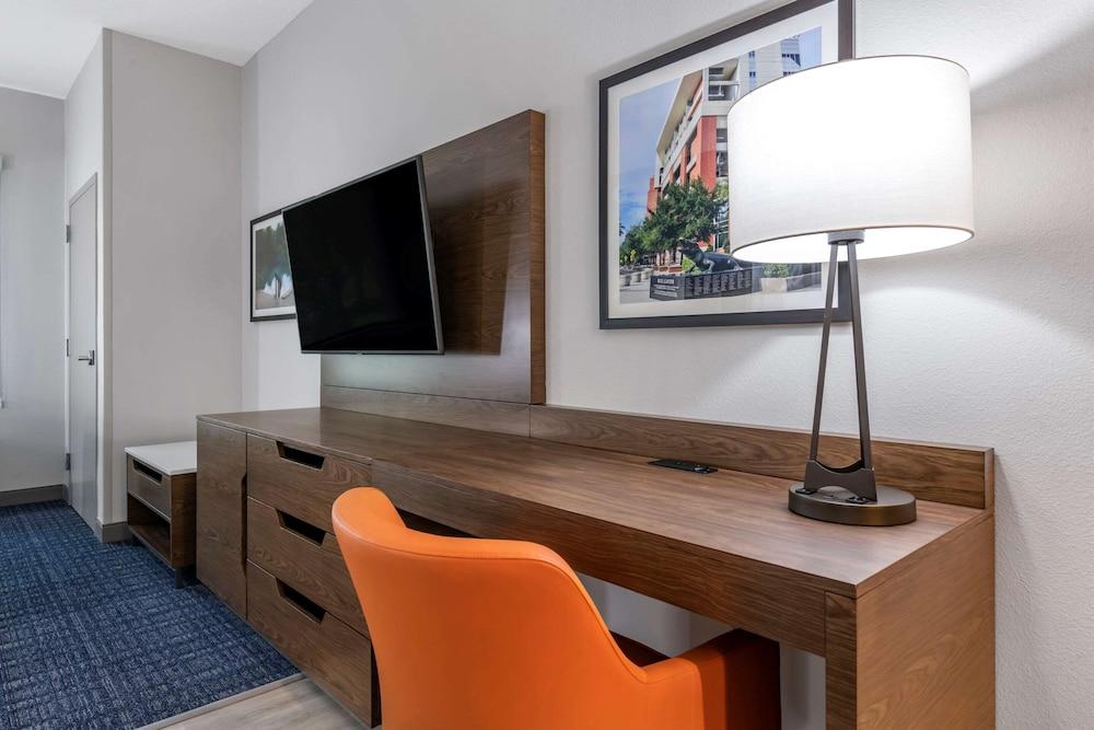 Comfort Suites Gainesville near University photo 21