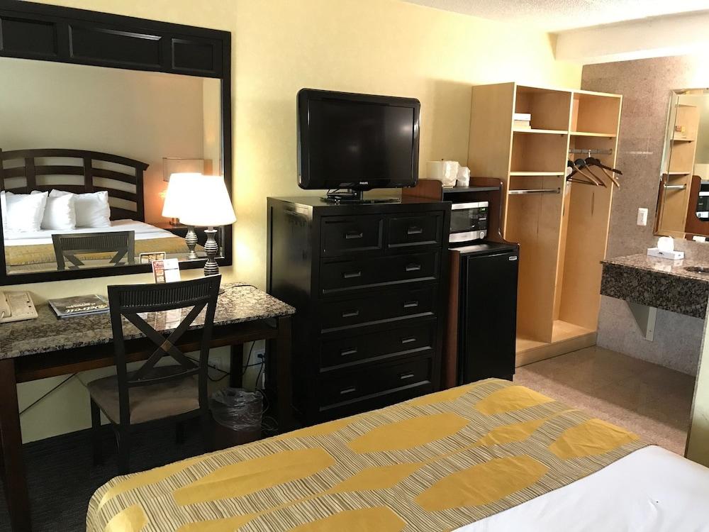 Marvin's Garden Inn photo 16