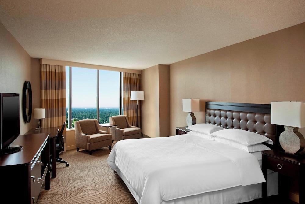 Sheraton Greensboro at Four Seasons photo 8