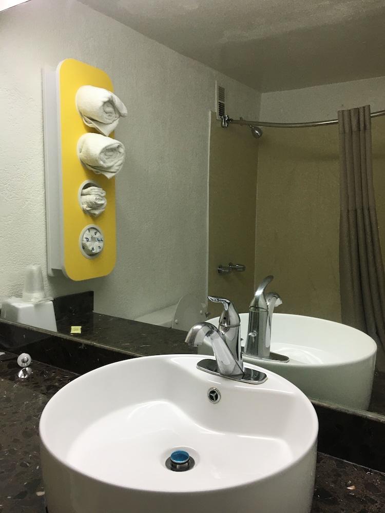 FairBridge Inn Express Melrose Park photo 13