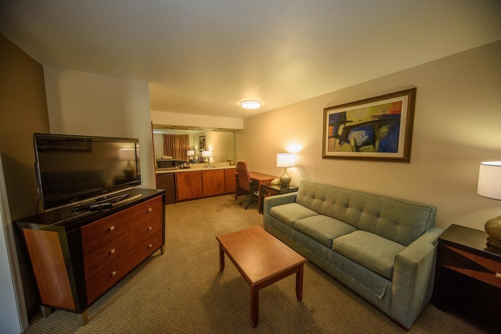 Richland Inn Lawrenceburg photo 12