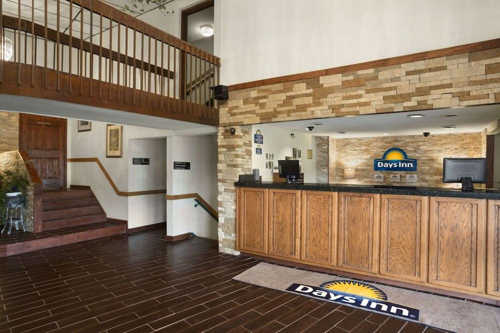 Ramada by Wyndham Pittsburgh/New Stanton photo 2