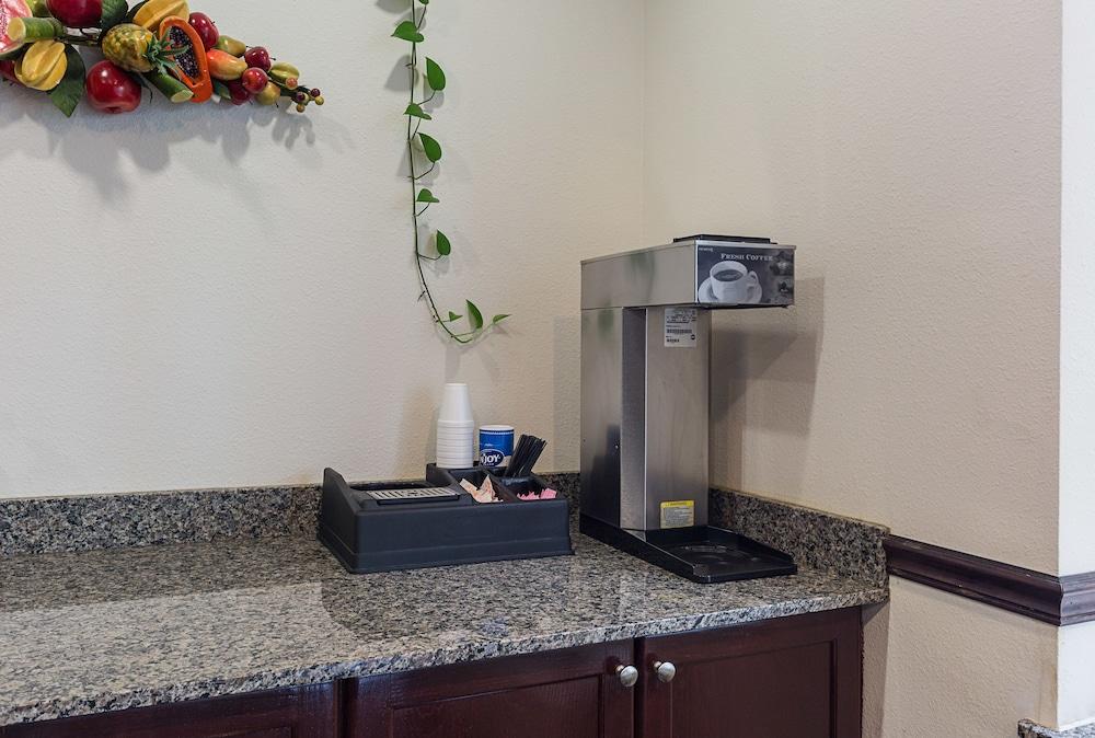 Budget Inn and Suites photo 31
