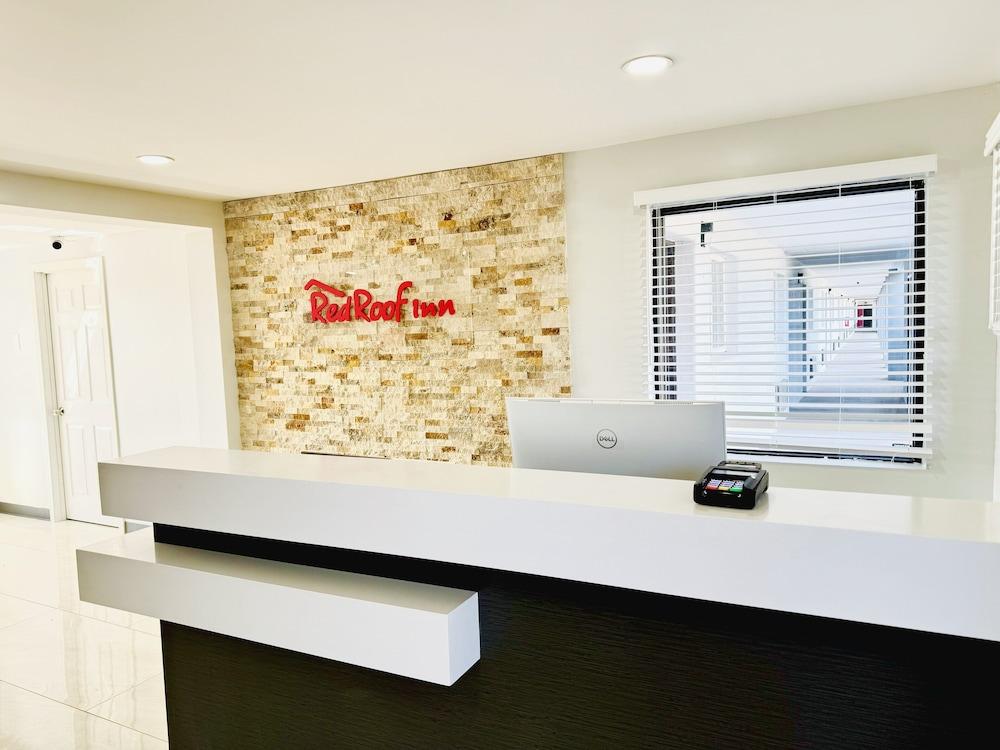 Red Roof Inn Miami, AZ photo 21