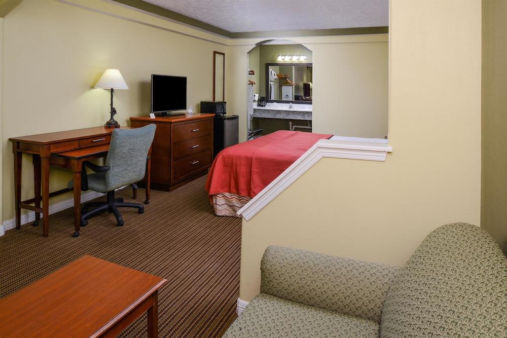 Americas Best Value Inn & Suites Waller Prairie View photo 4