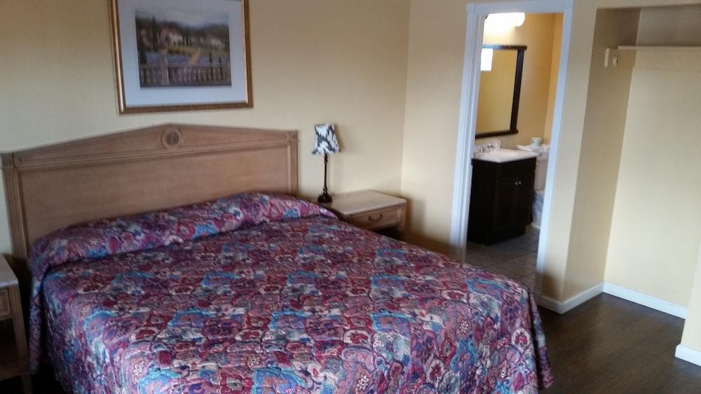 Economy Inn Antioch photo 4