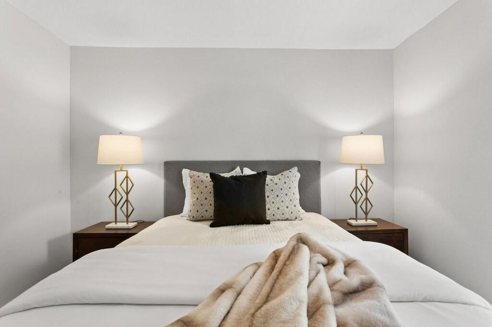 University Serenity Suites 14th photo 3