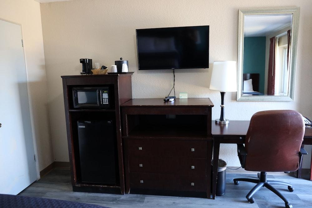 Budget Inn photo 16