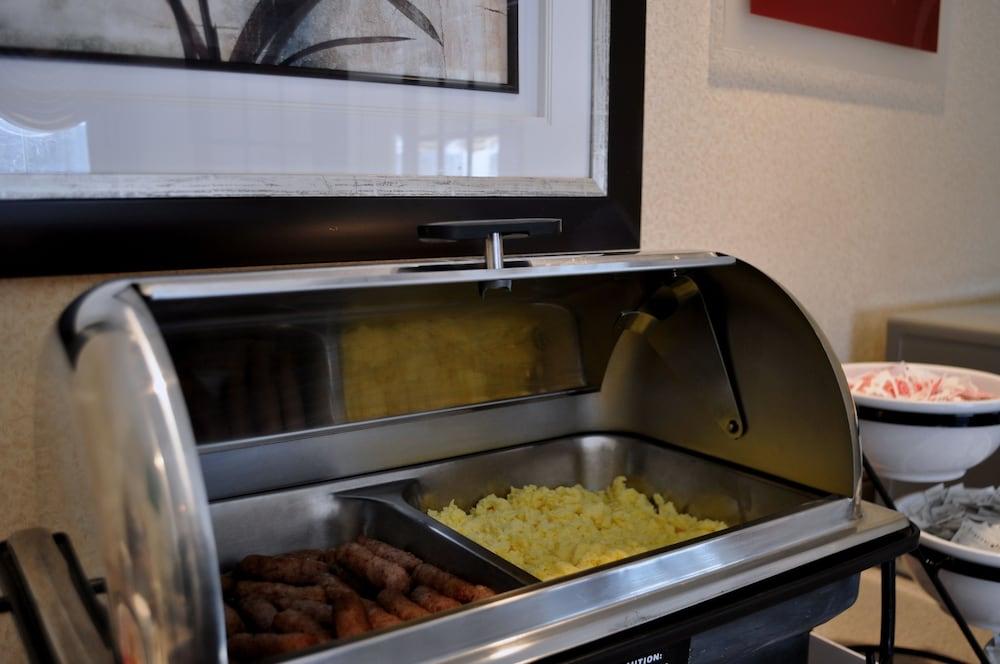 Holiday Inn Express & Suites Pittsfield - Berkshires by IHG photo 20
