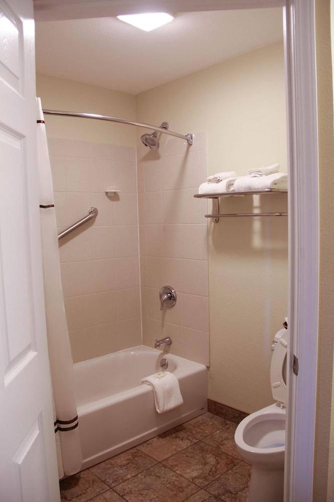 Relax Inn & Suites photo 41