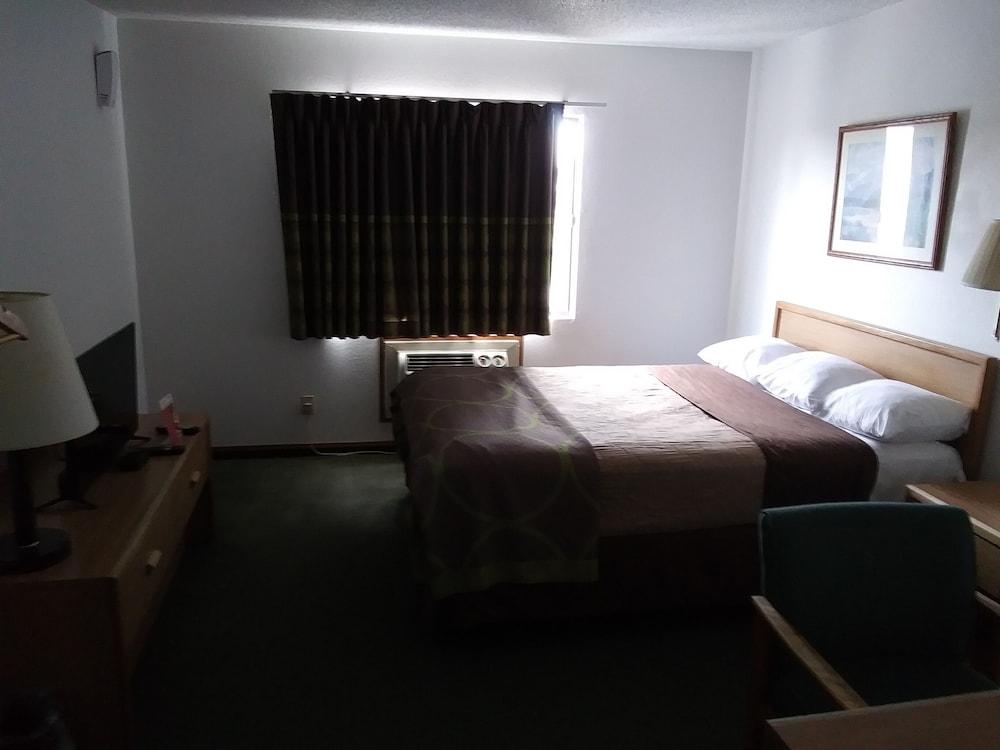 Capital O Amerihost Inn and Suites Kingdom City Hwy 54 MO photo 10