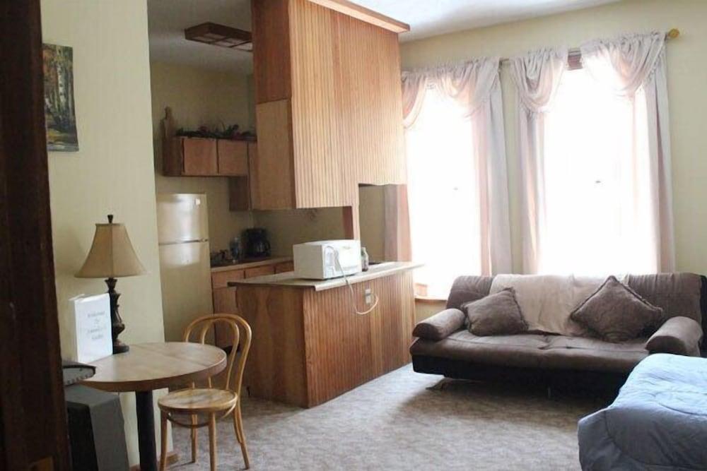 Smedley's Suites photo 12