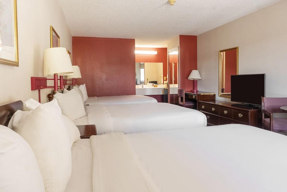 Days Inn by Wyndham Adairsville photo 12
