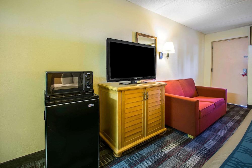 SureStay by Best Western Jacksonville Airport photo 22
