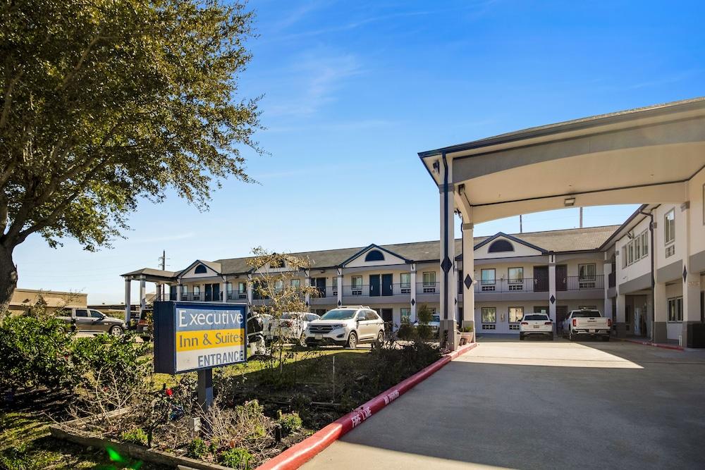 Executive Inn & Suites photo 12