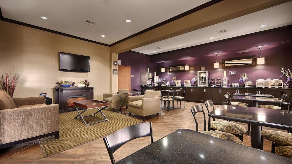 Best Western Giddings Inn & Suites photo 2