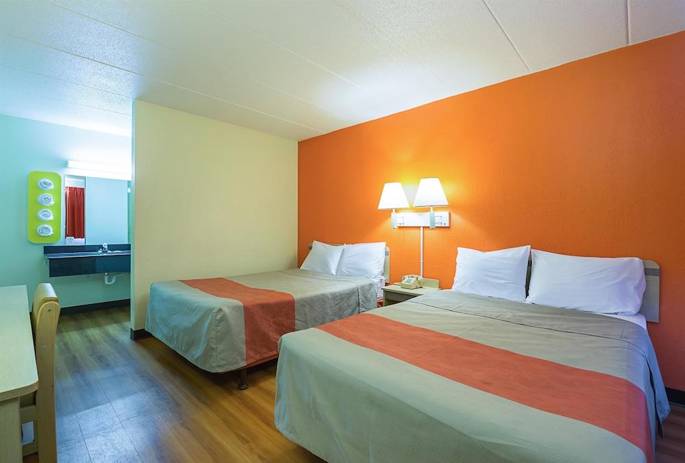Rodeway Inn Dubuque photo 15
