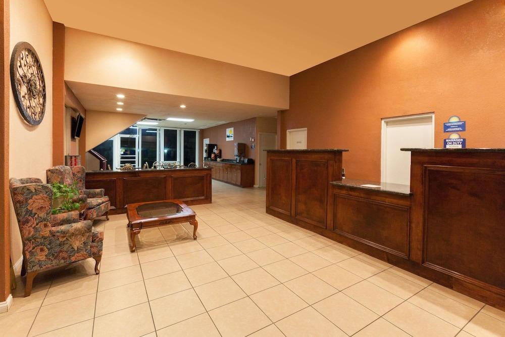 Days Inn by Wyndham Oklahoma City Fairground photo 2