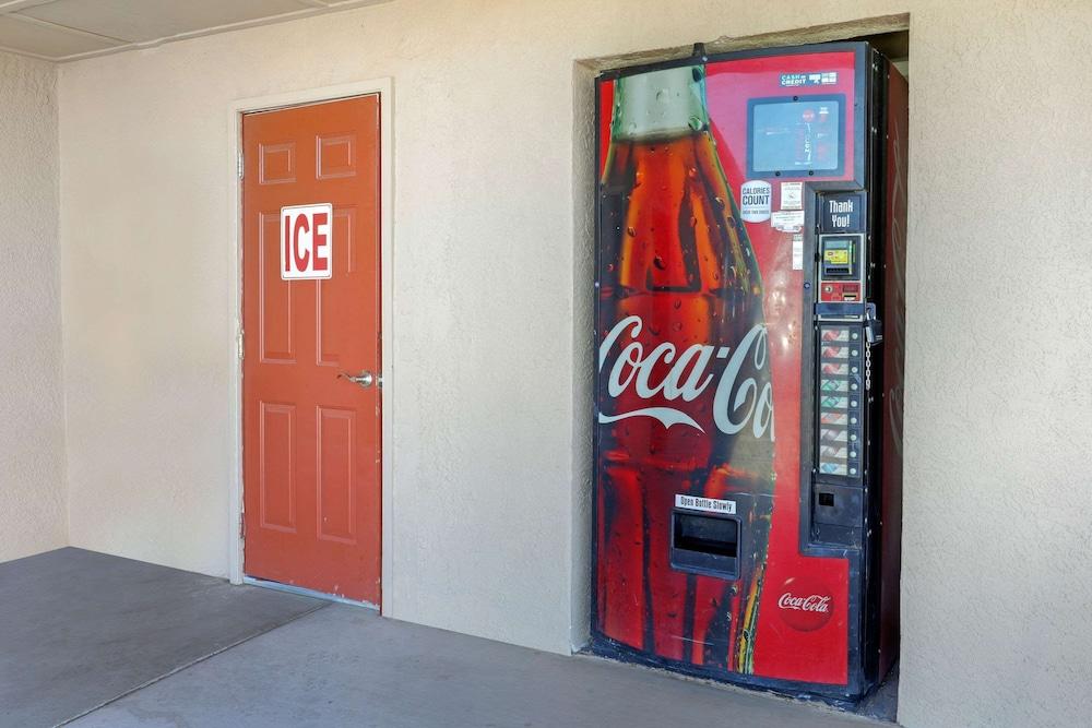Econo Lodge Inn & Suites Socorro photo 12