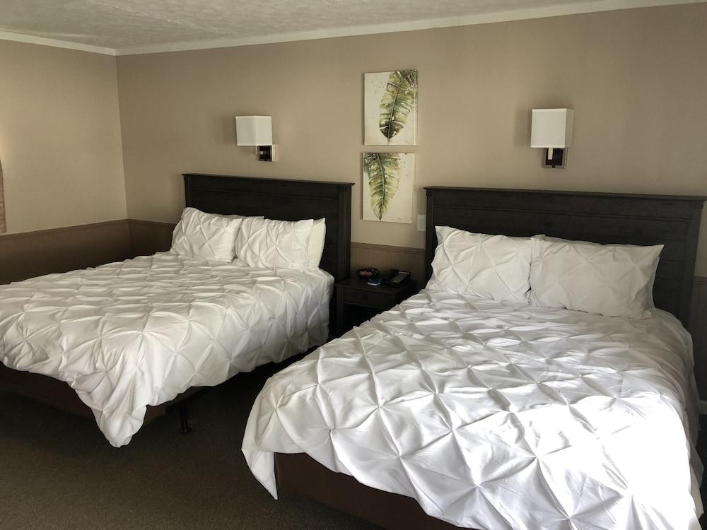 Boxwood Lodge photo 9