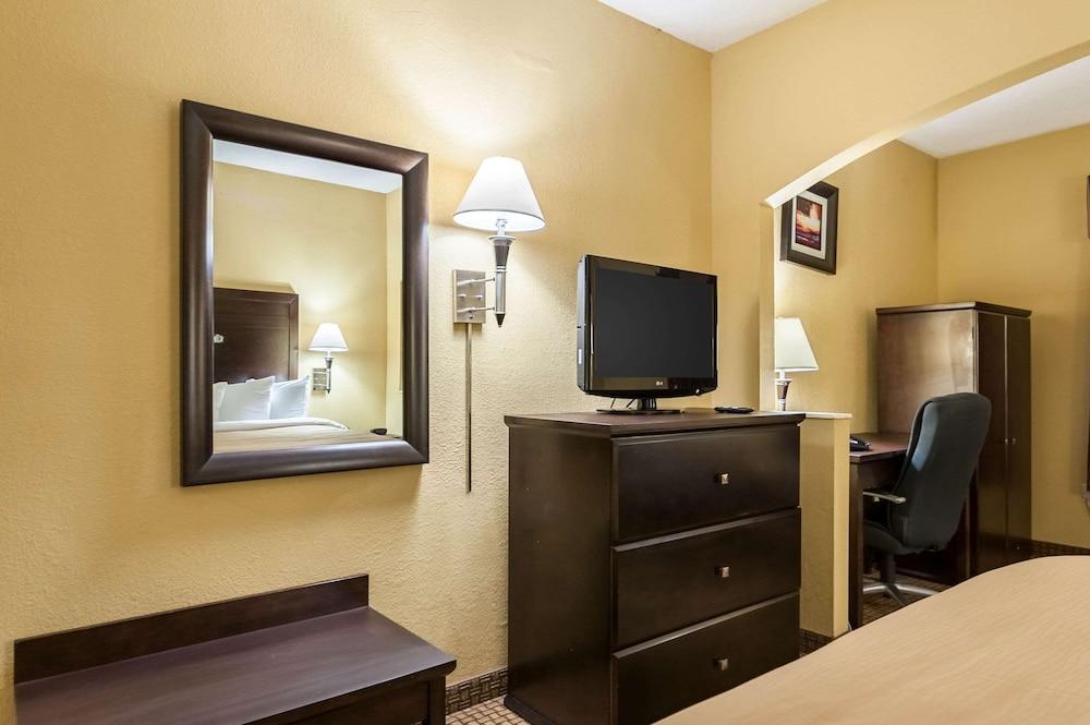 Quality Inn & Suites Lafayette photo 30