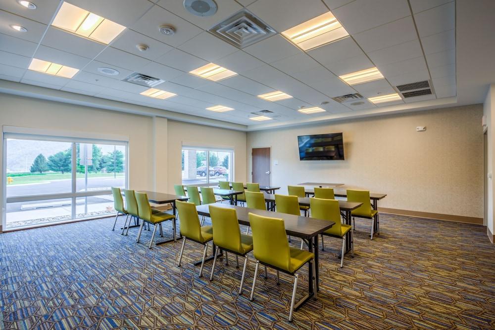 Holiday Inn Express & Suites Reedsville - State Coll Area by IHG photo 26