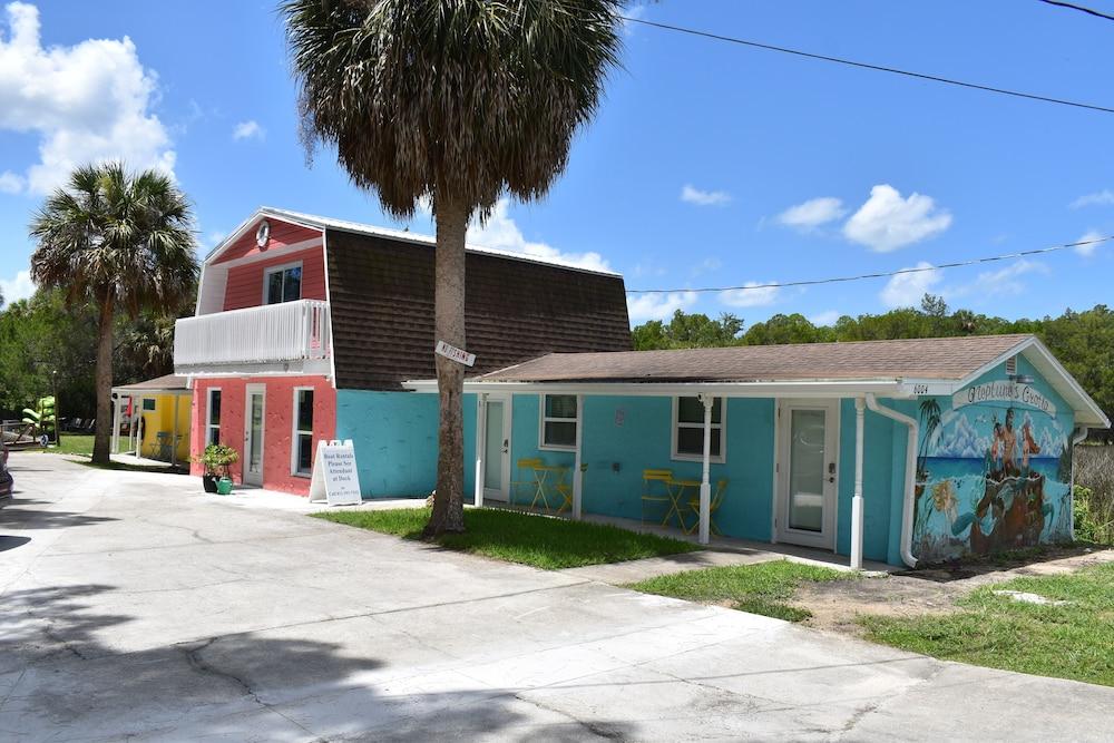 Neptune's Grotto Waterfront Retreat — hotel in Spring Hill