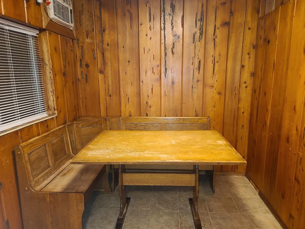 Bigfoot Motel photo 12