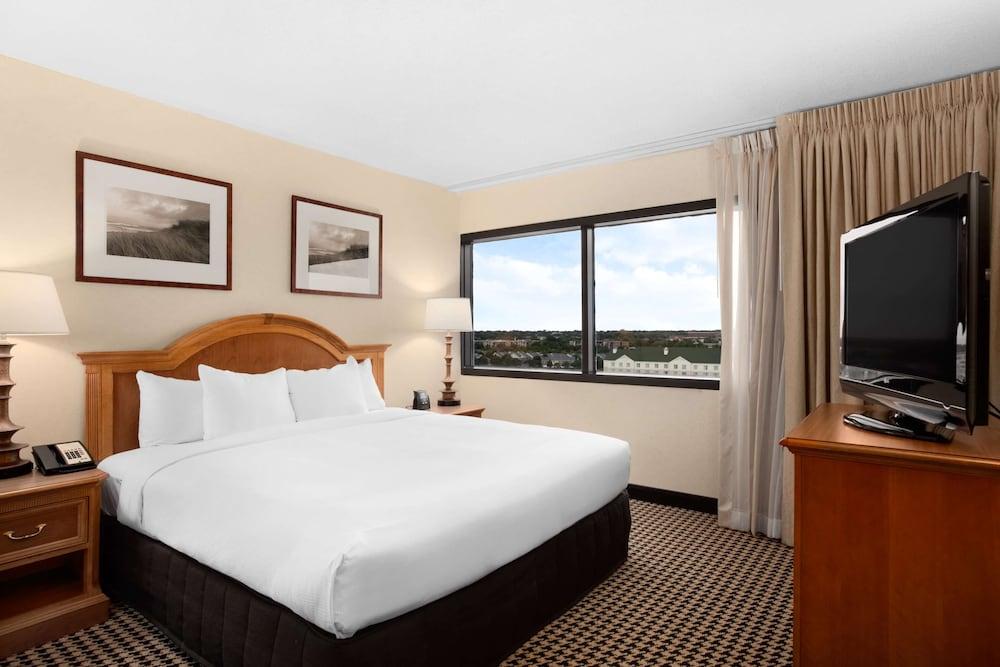 Hilton Chicago/Oak Brook Suites photo 4
