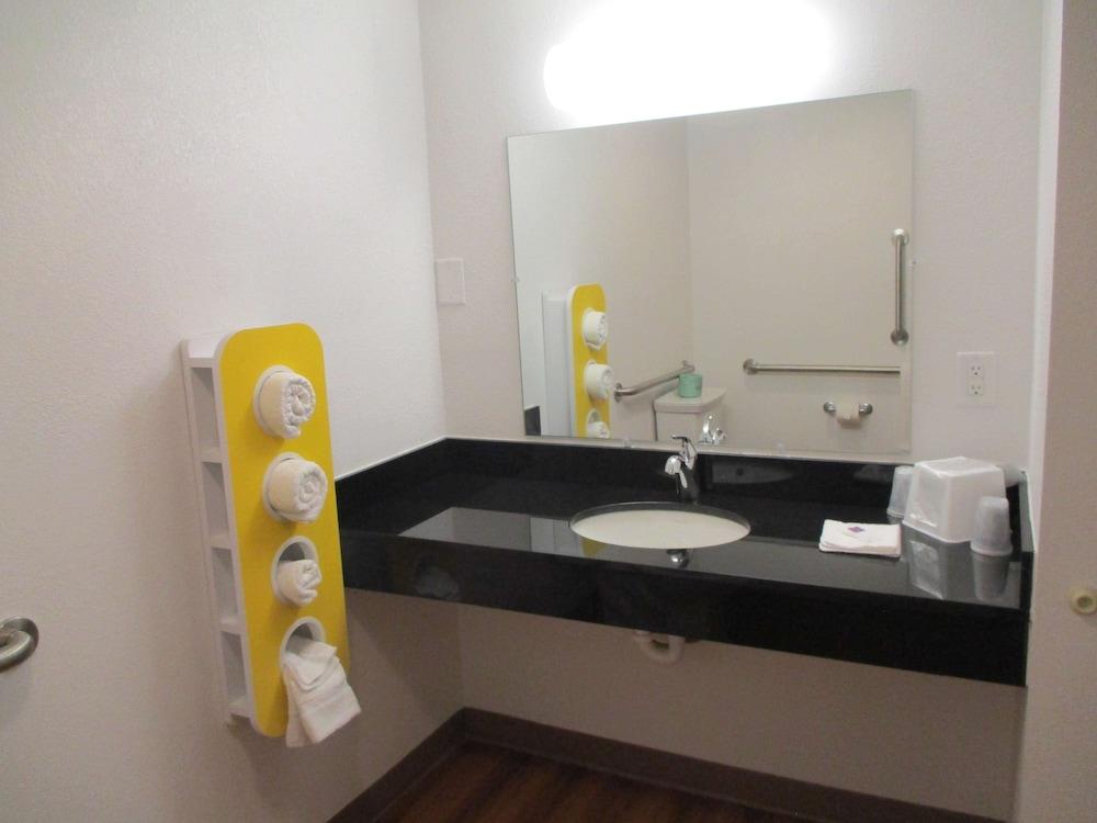 Motel 6 Chilhowie, VA  I-81 photo 15