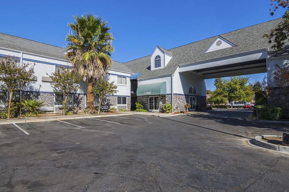 Quality Inn Fresno Yosemite Airport photo 25