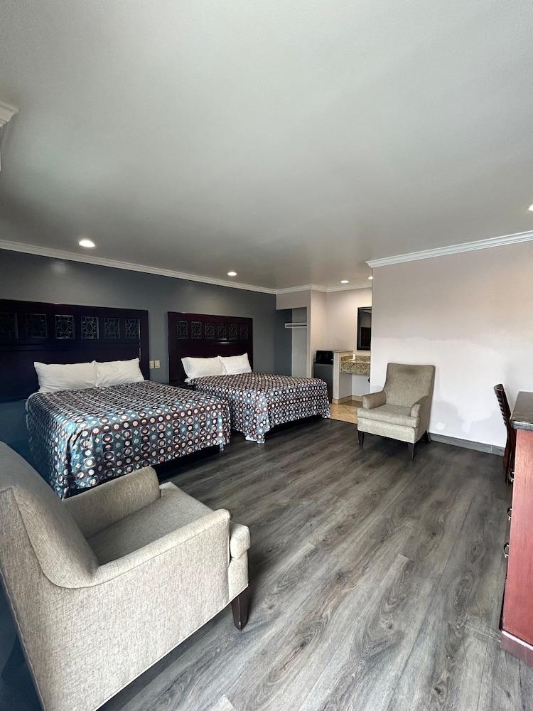 HYLAND MOTEL photo 2