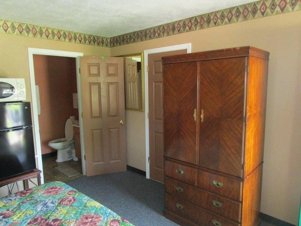 K-River Motel & Campground photo 2