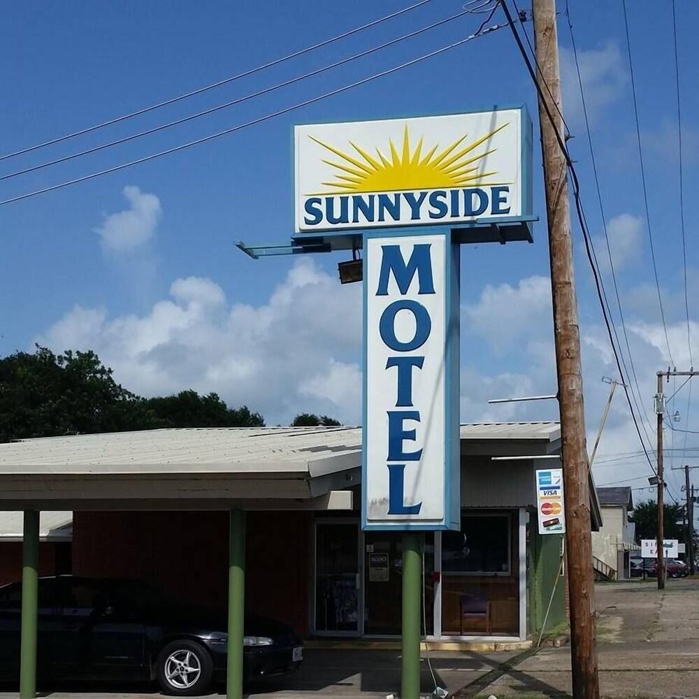 Sunnyside Motel photo 1