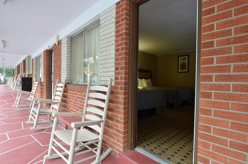 Travelowe's Motel photo 45