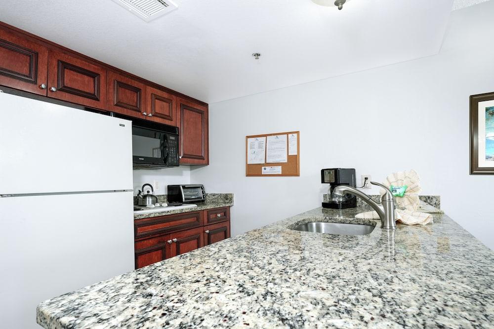 Parc Corniche Condominium Suite Hotel photo 16
